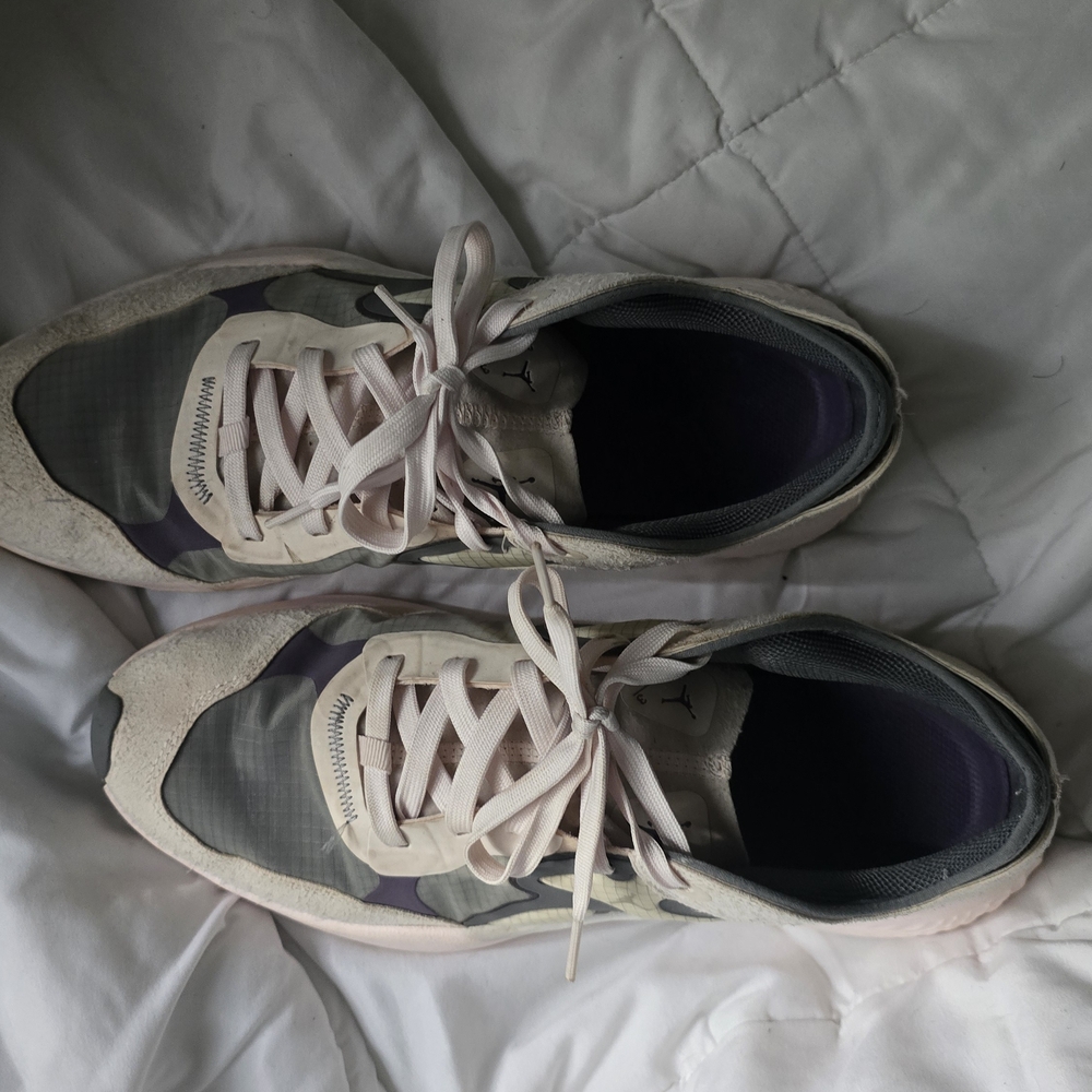 Jordan Athletic Shoes in Cream and Gray